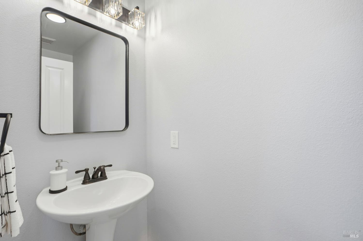 Detail Gallery Image 31 of 40 For 1740 Cork Tree Ln, Santa Rosa,  CA 95404 - 3 Beds | 2/1 Baths