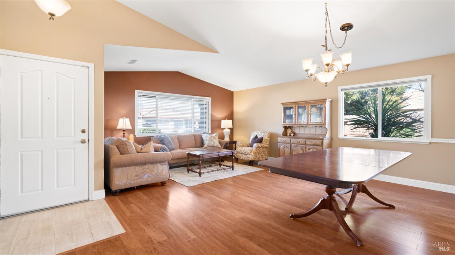 Detail Gallery Image 9 of 49 For 715 Wiegand Way, Dixon,  CA 95620 - 4 Beds | 2 Baths