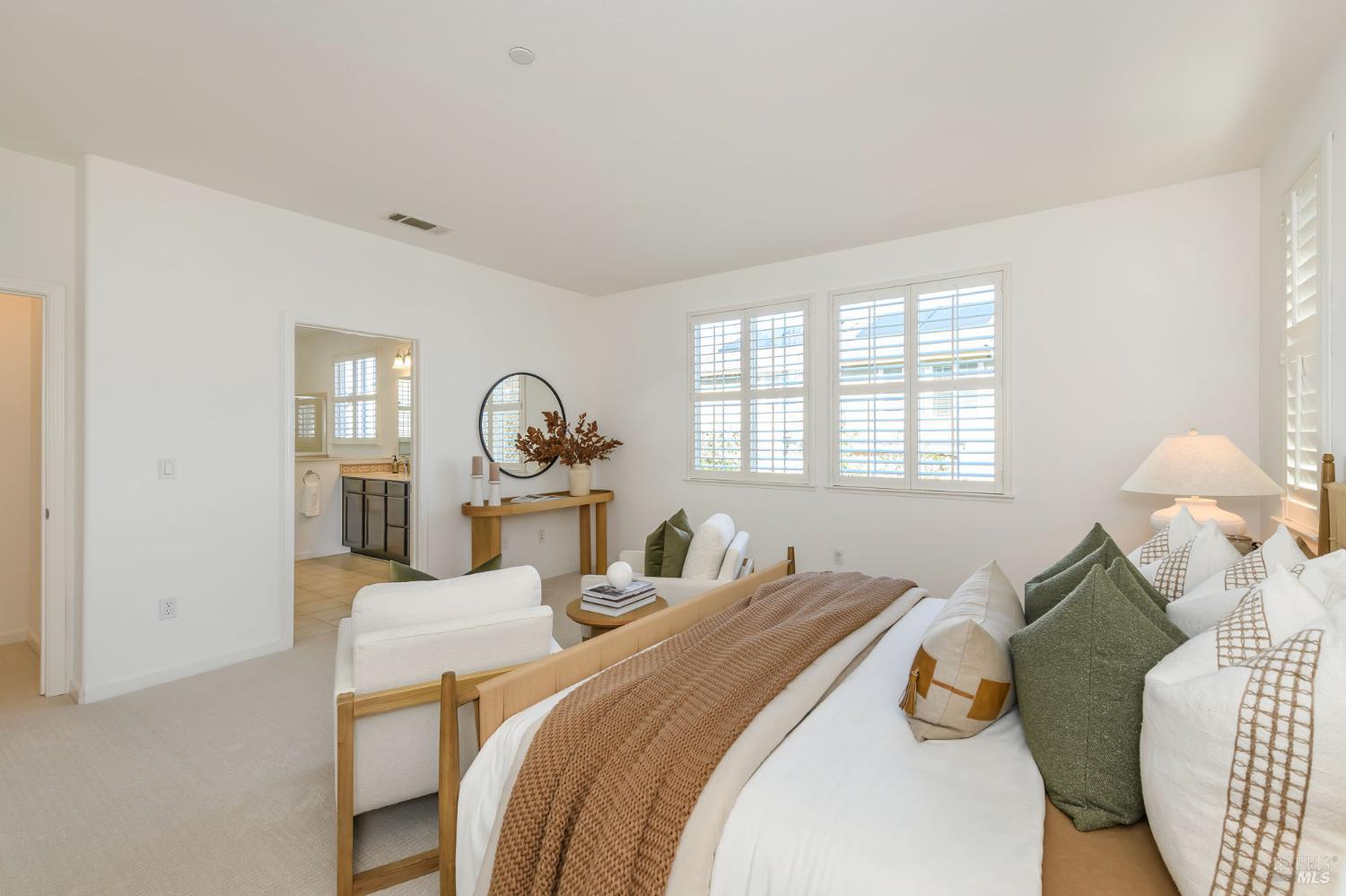 Detail Gallery Image 24 of 46 For 1727 Chinar Dr, Petaluma,  CA 94954 - 4 Beds | 2/1 Baths