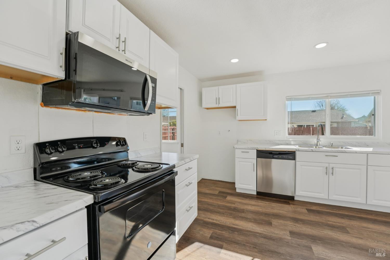 Detail Gallery Image 12 of 32 For 1109 Waxwing Dr, Suisun City,  CA 94585 - 4 Beds | 2/1 Baths