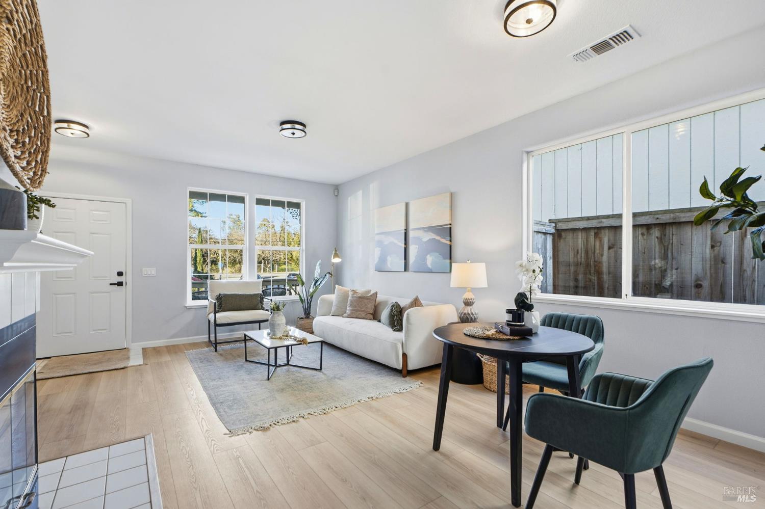 Detail Gallery Image 7 of 40 For 1740 Cork Tree Ln, Santa Rosa,  CA 95404 - 3 Beds | 2/1 Baths