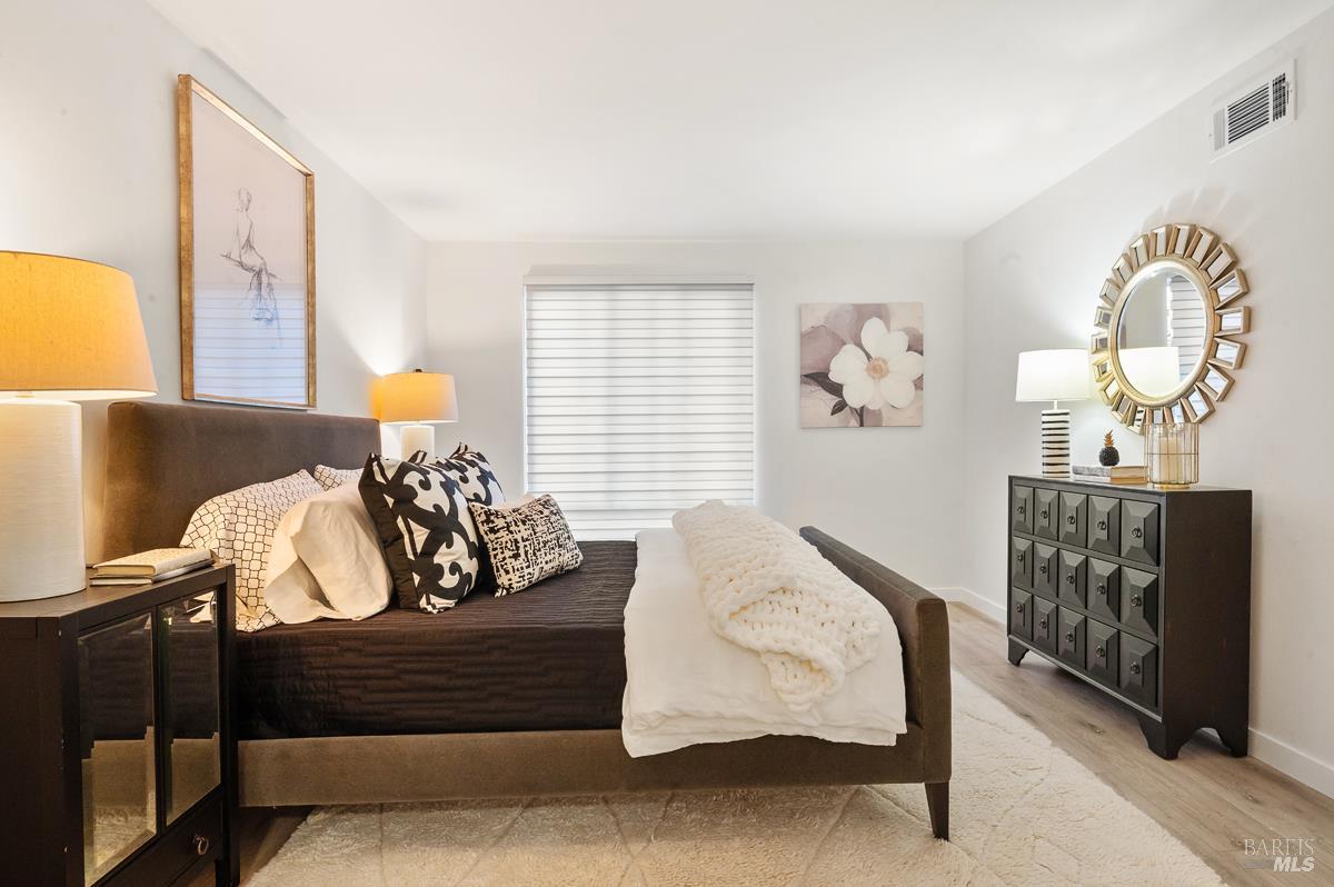 Detail Gallery Image 20 of 48 For 46 Surrey Ln, San Rafael,  CA 94903 - 2 Beds | 2 Baths