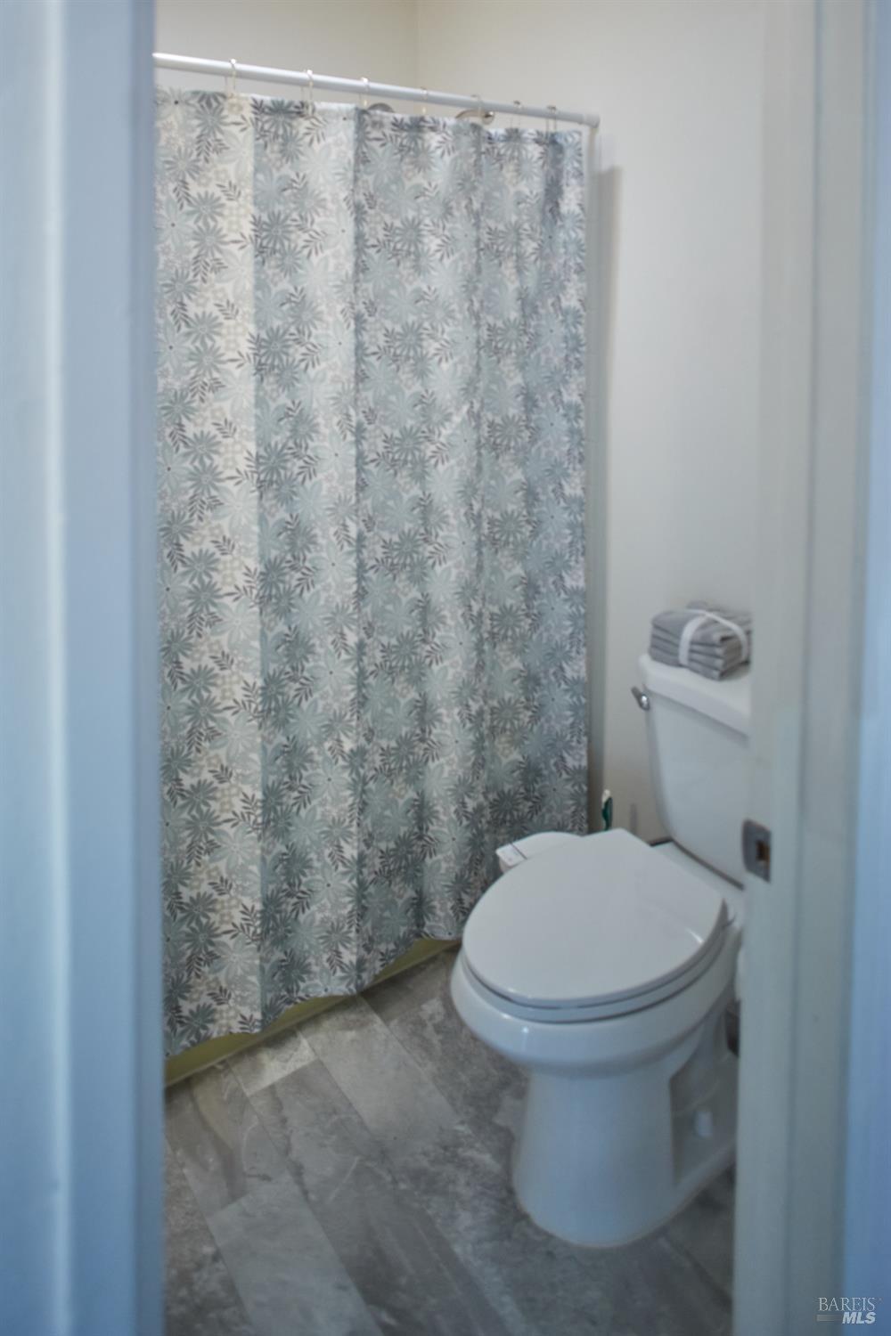 Detail Gallery Image 10 of 12 For 309 Adobe Dr, Vacaville,  CA 95687 - 3 Beds | 2 Baths