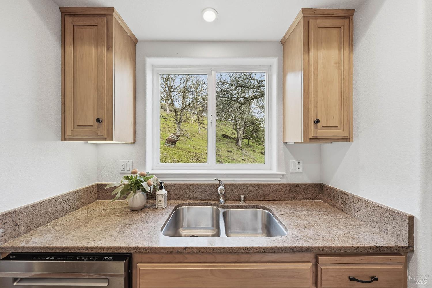 Detail Gallery Image 23 of 75 For 19429 Moon Ridge Rd, Hidden Valley Lake,  CA 95467 - 4 Beds | 2/1 Baths