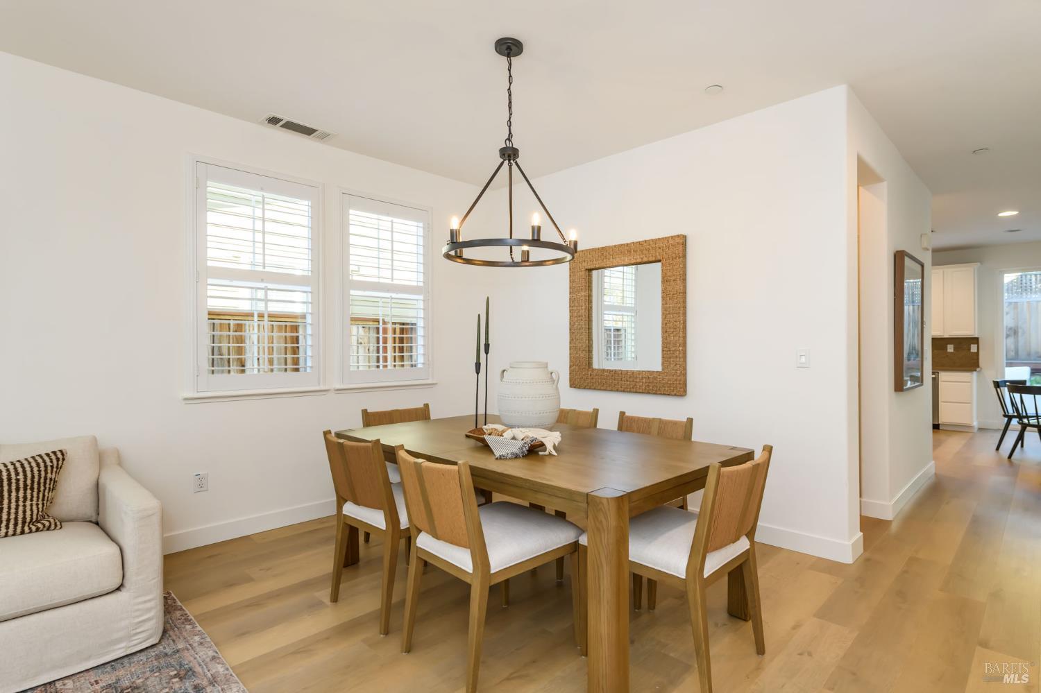 Detail Gallery Image 7 of 46 For 1727 Chinar Dr, Petaluma,  CA 94954 - 4 Beds | 2/1 Baths