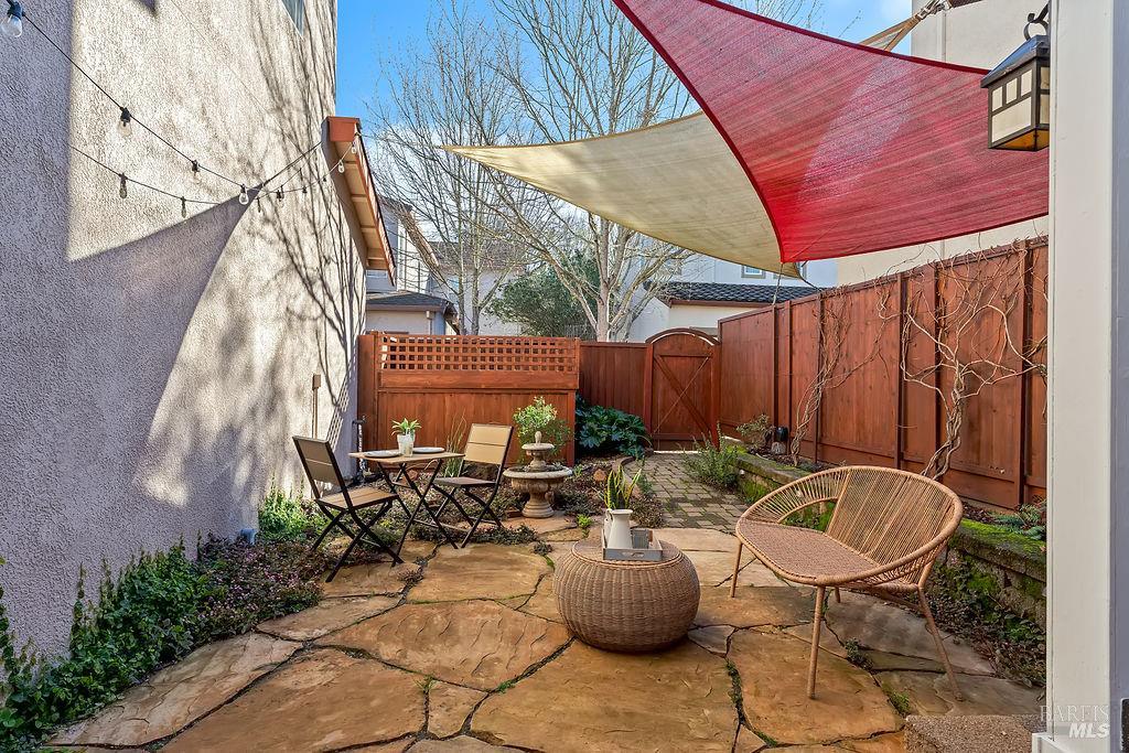 Detail Gallery Image 31 of 37 For 2148 Nectarine Dr, Santa Rosa,  CA 95404 - 3 Beds | 3 Baths