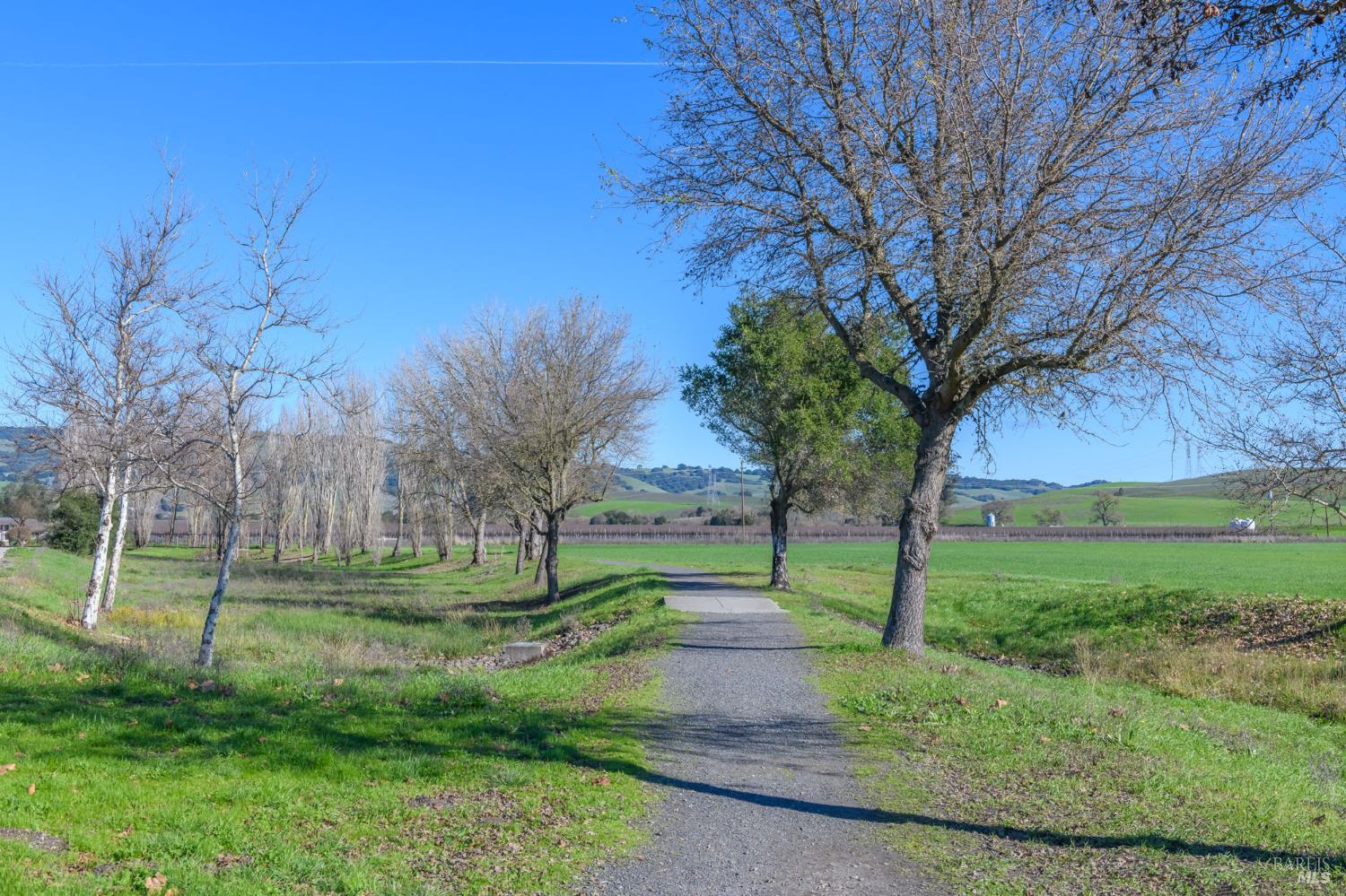 Detail Gallery Image 44 of 46 For 1727 Chinar Dr, Petaluma,  CA 94954 - 4 Beds | 2/1 Baths