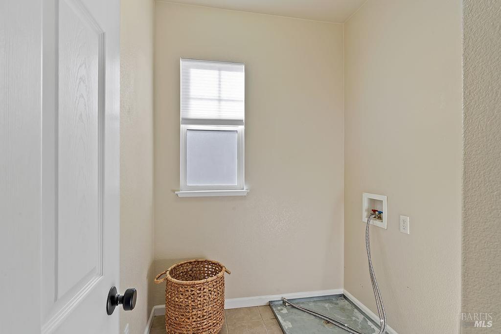 Detail Gallery Image 30 of 37 For 2148 Nectarine Dr, Santa Rosa,  CA 95404 - 3 Beds | 3 Baths