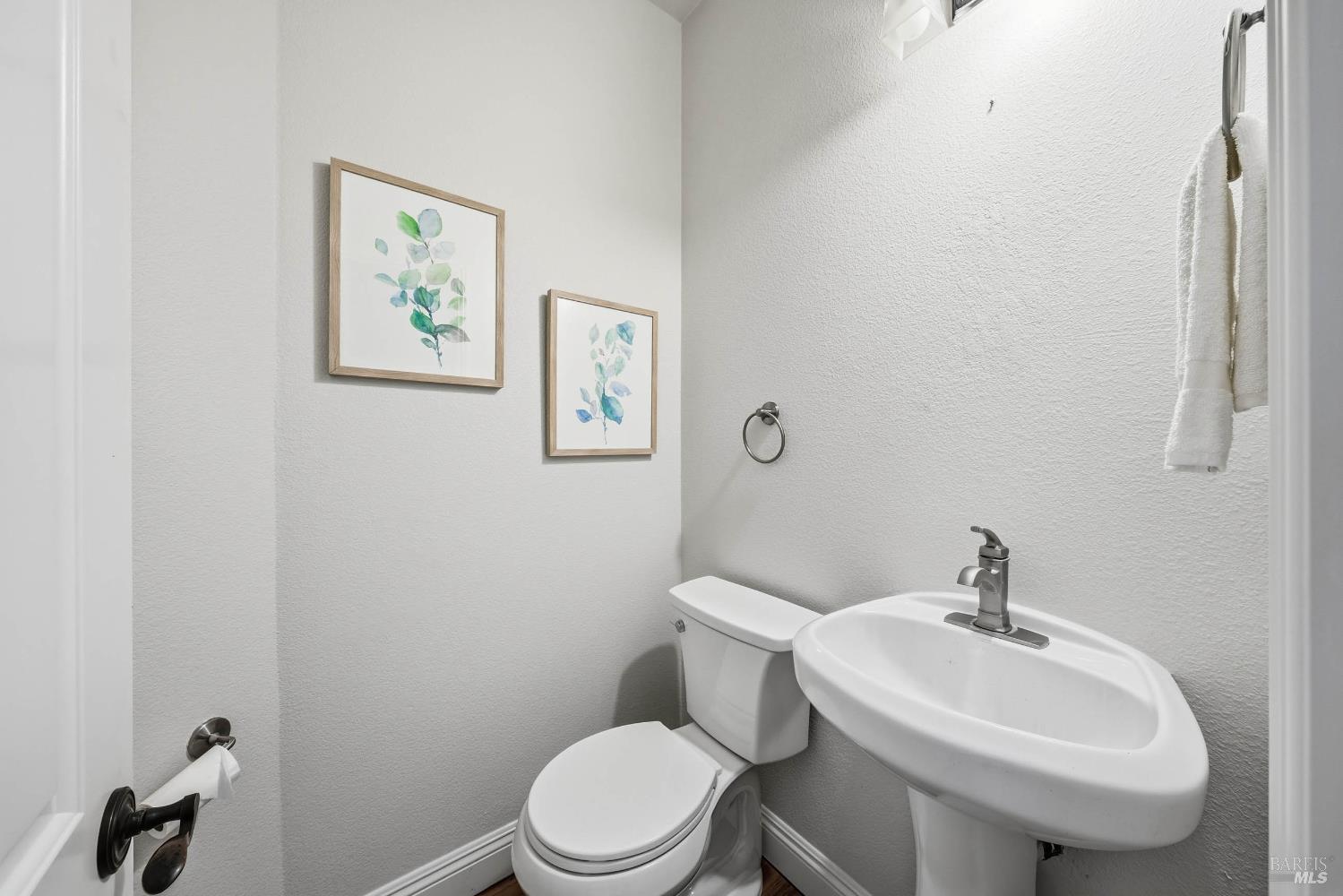 Detail Gallery Image 25 of 75 For 19429 Moon Ridge Rd, Hidden Valley Lake,  CA 95467 - 4 Beds | 2/1 Baths