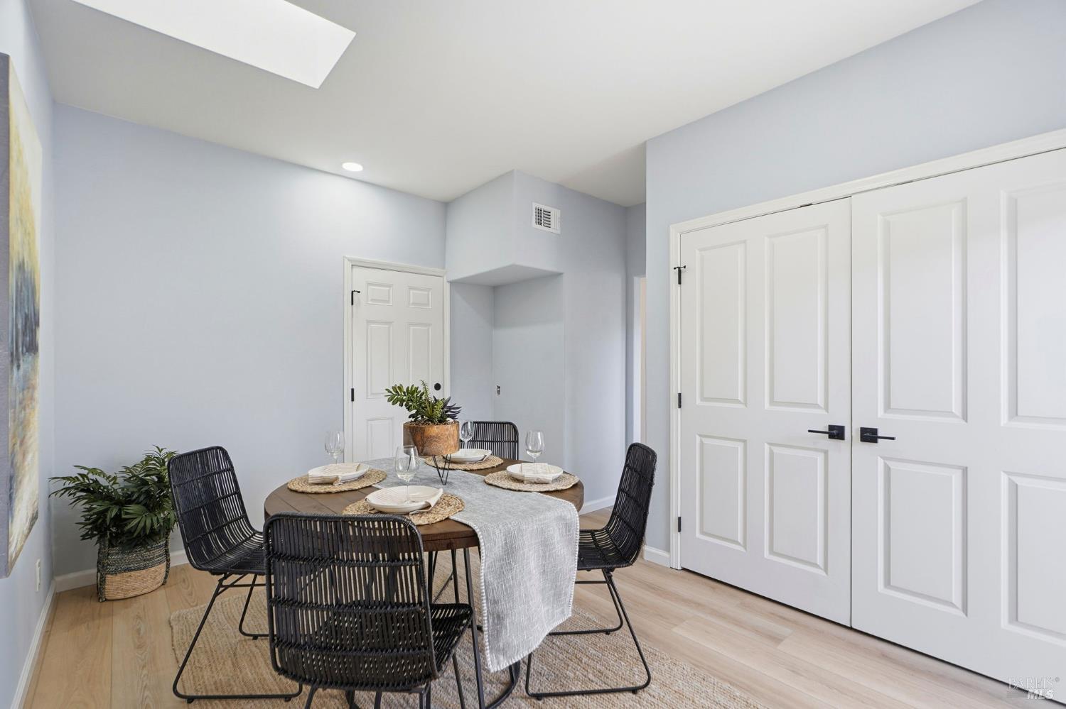 Detail Gallery Image 16 of 40 For 1740 Cork Tree Ln, Santa Rosa,  CA 95404 - 3 Beds | 2/1 Baths