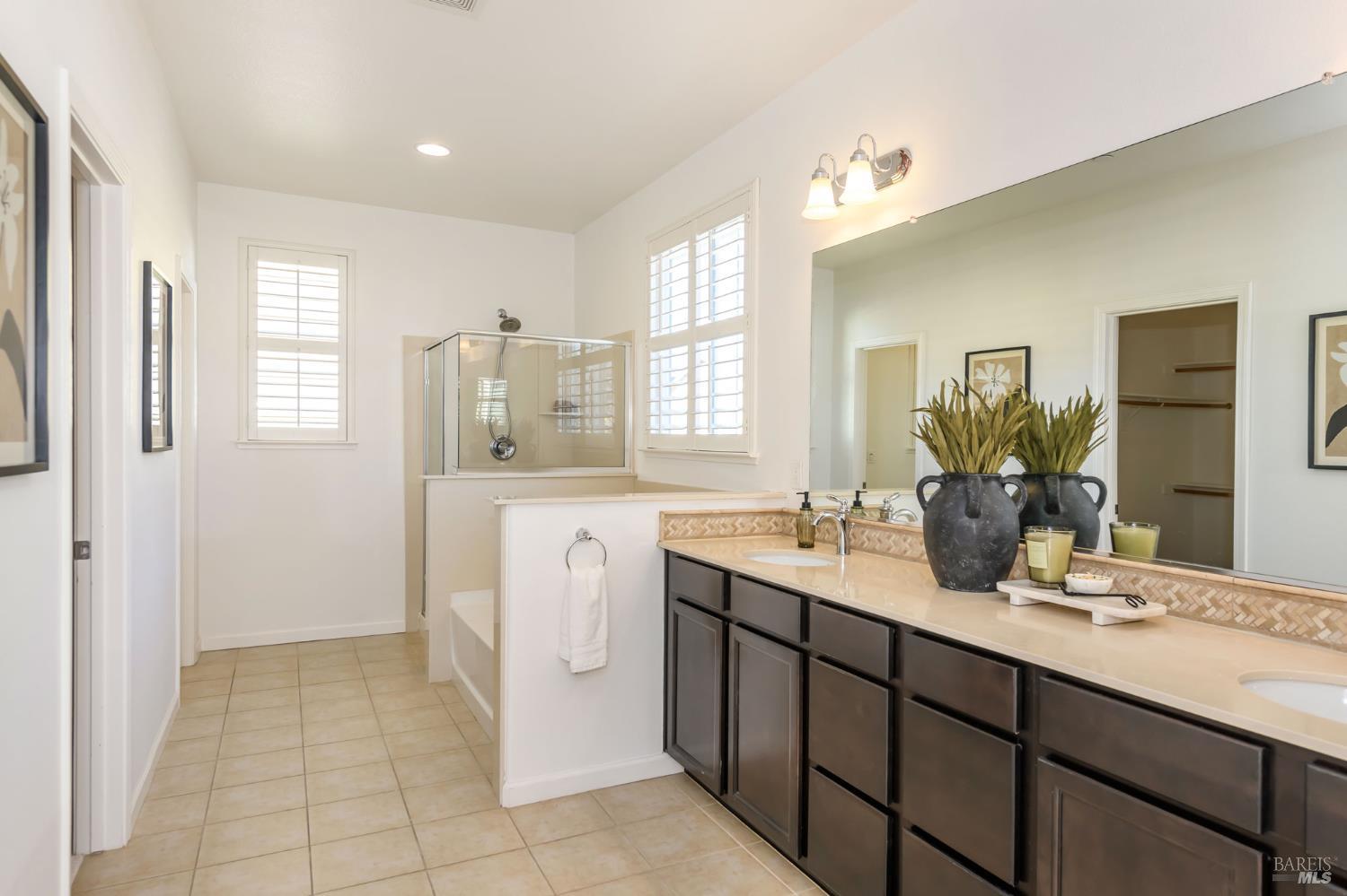 Detail Gallery Image 25 of 46 For 1727 Chinar Dr, Petaluma,  CA 94954 - 4 Beds | 2/1 Baths