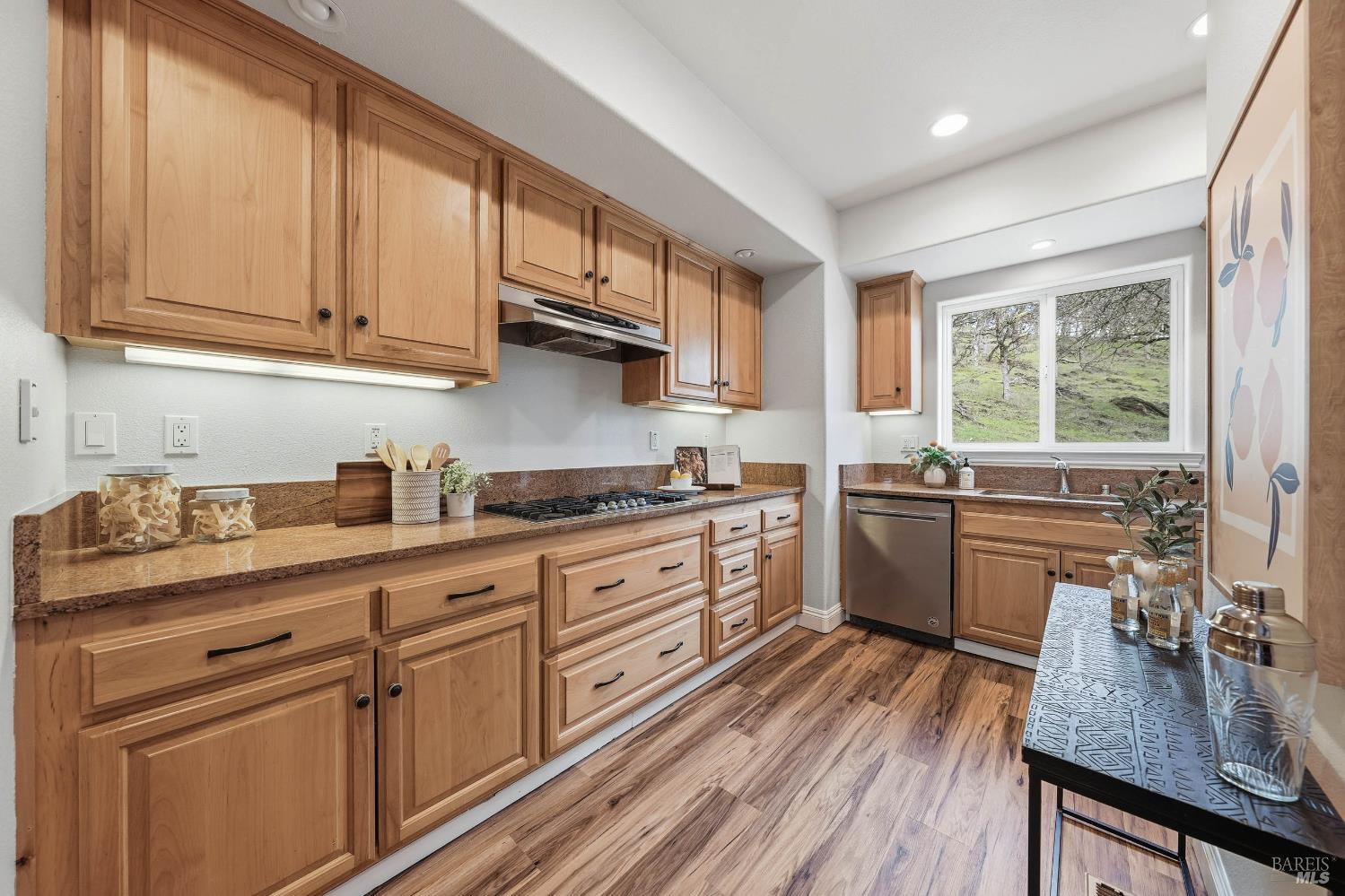 Detail Gallery Image 3 of 75 For 19429 Moon Ridge Rd, Hidden Valley Lake,  CA 95467 - 4 Beds | 2/1 Baths