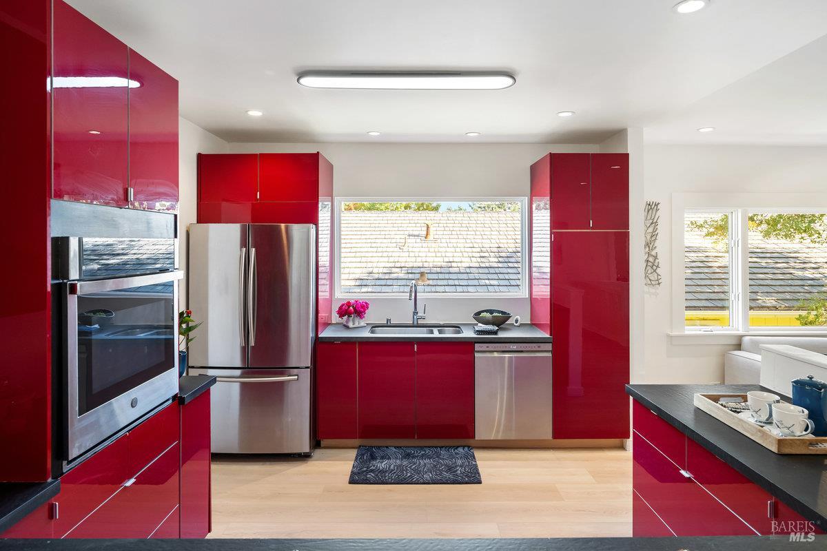 Detail Gallery Image 11 of 31 For 338 Paloma Ave, San Rafael,  CA 94901 - 4 Beds | 2/1 Baths