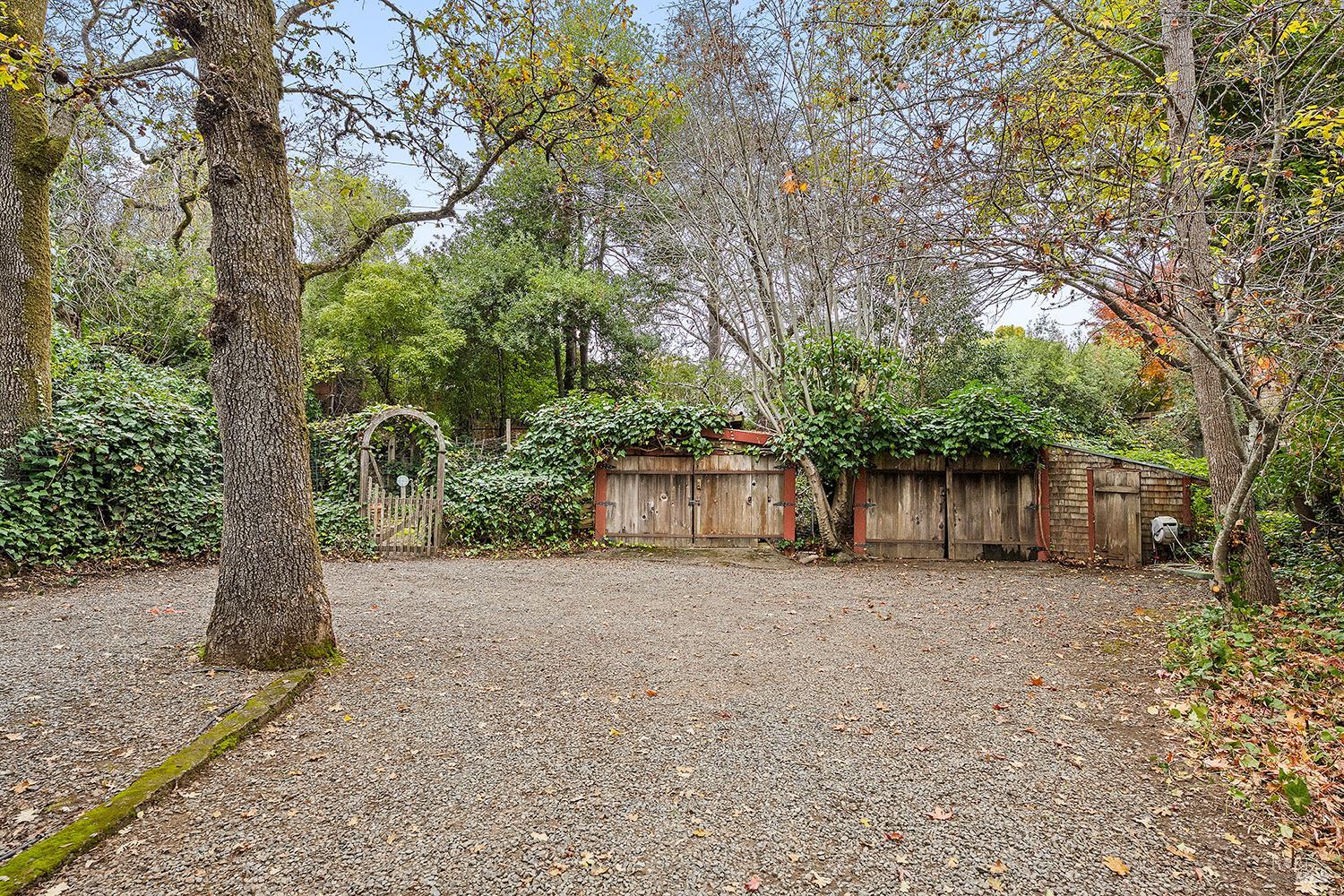 Detail Gallery Image 8 of 55 For 101 Laurel Grove Ave, Kentfield,  CA 94904 - 3 Beds | 2/1 Baths