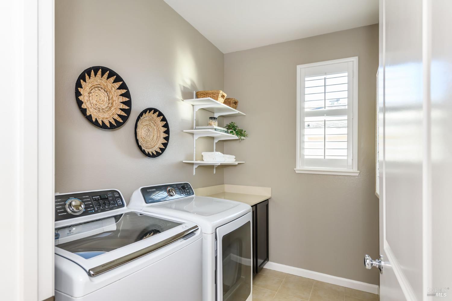 Detail Gallery Image 31 of 46 For 1727 Chinar Dr, Petaluma,  CA 94954 - 4 Beds | 2/1 Baths
