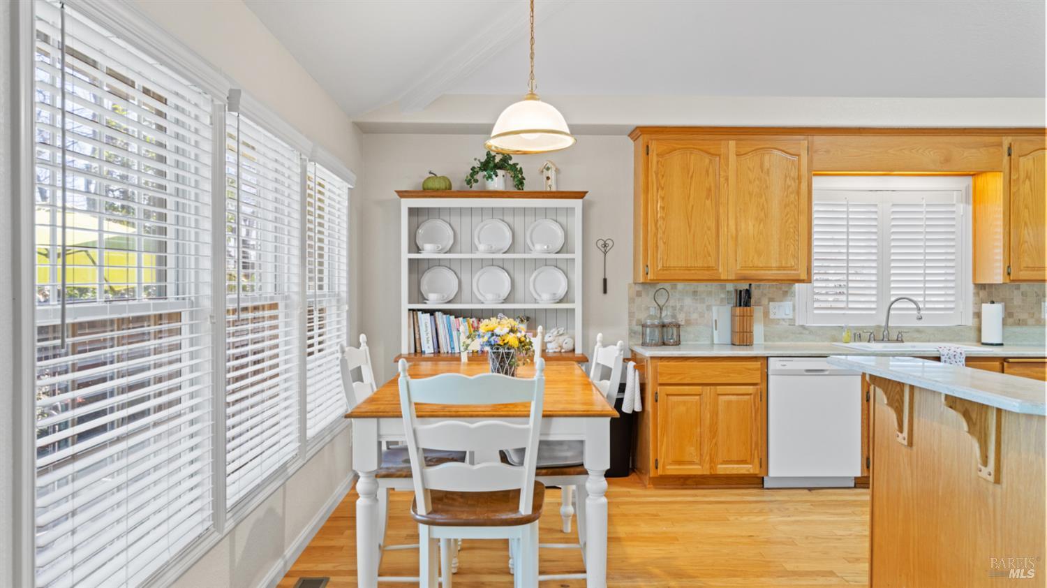 Detail Gallery Image 13 of 44 For 160 Lynd Way, Dixon,  CA 95620 - 3 Beds | 2/1 Baths