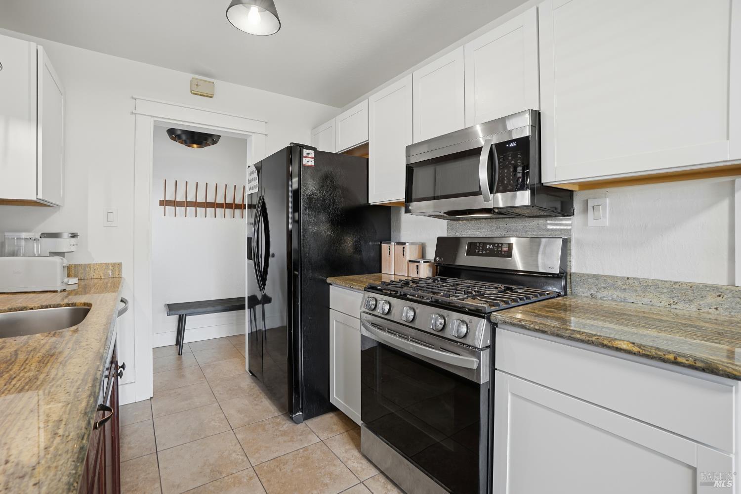 Detail Gallery Image 12 of 39 For 823 Shell Ave, Martinez,  CA 94553 - 3 Beds | 1 Baths