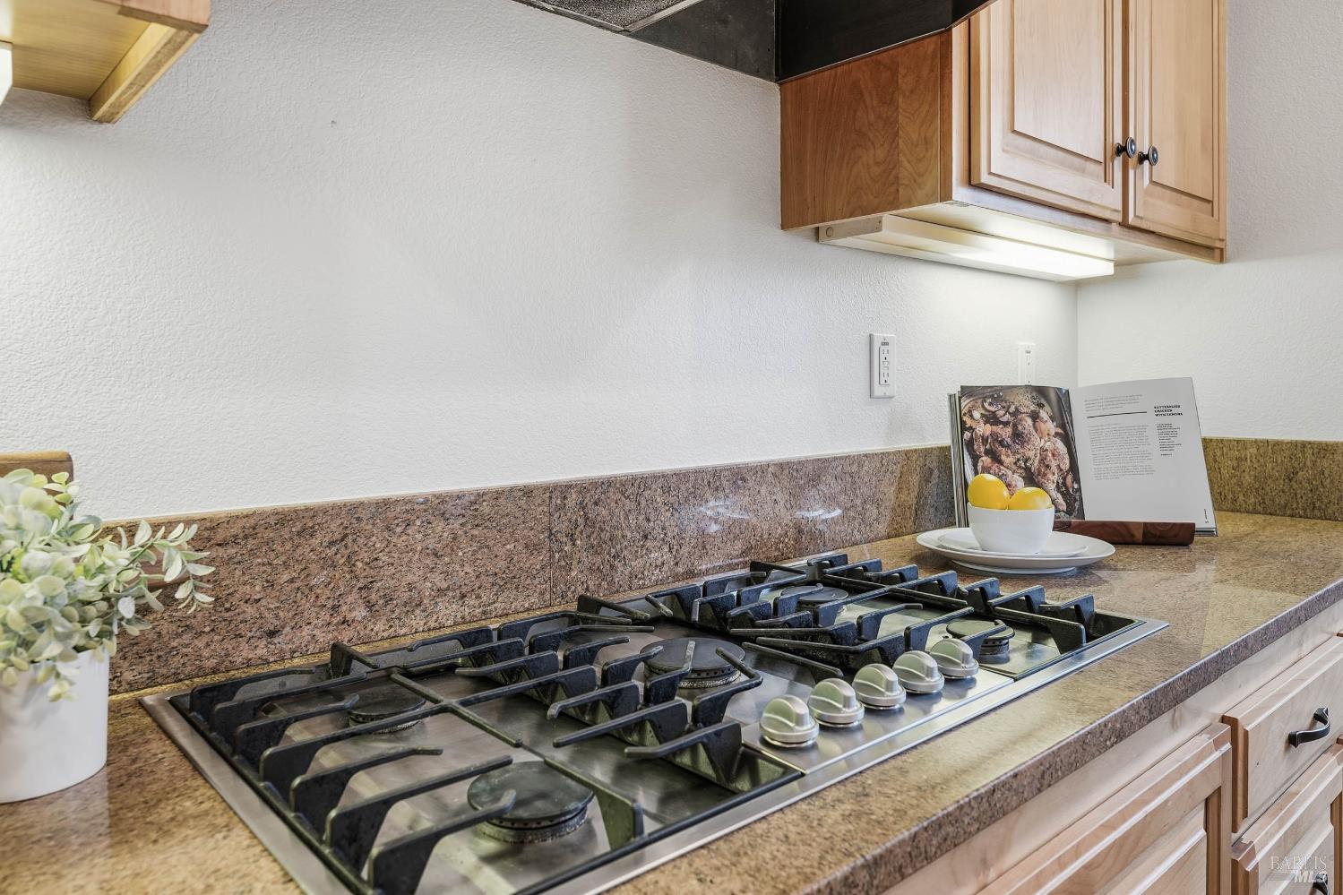 Detail Gallery Image 21 of 75 For 19429 Moon Ridge Rd, Hidden Valley Lake,  CA 95467 - 4 Beds | 2/1 Baths