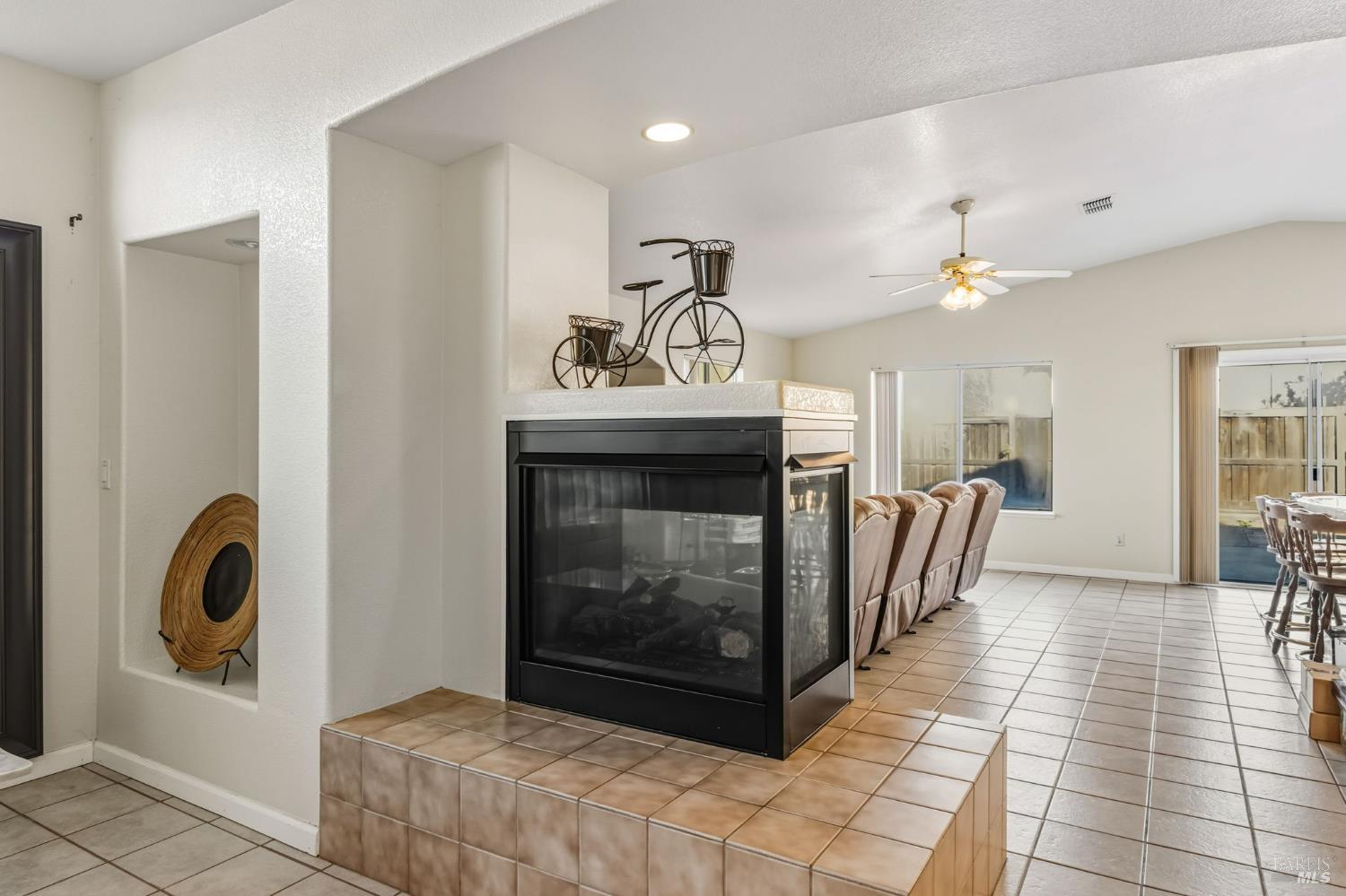 Detail Gallery Image 14 of 52 For 6996 Mortara Ct, Vallejo,  CA 94591 - 4 Beds | 3 Baths