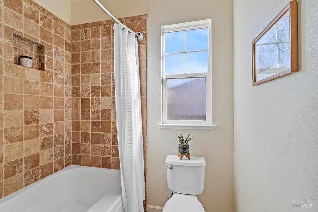 Detail Gallery Image 20 of 37 For 2148 Nectarine Dr, Santa Rosa,  CA 95404 - 3 Beds | 3 Baths