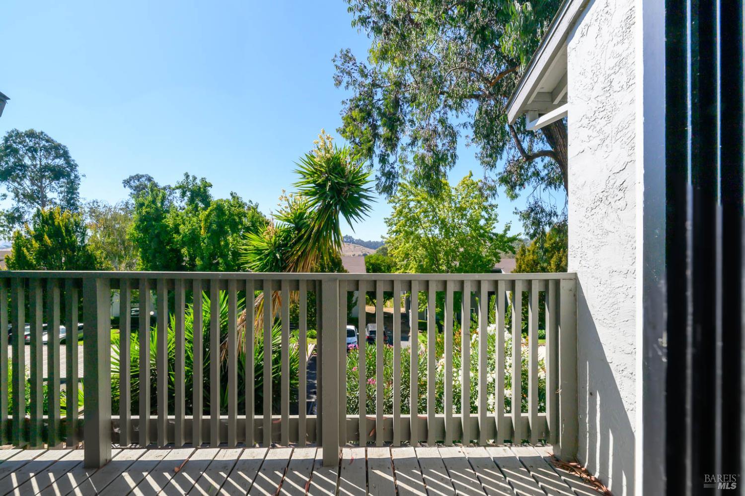 Detail Gallery Image 10 of 11 For 900 Cambridge Dr #114,  Benicia,  CA 94510 - 2 Beds | 1 Baths