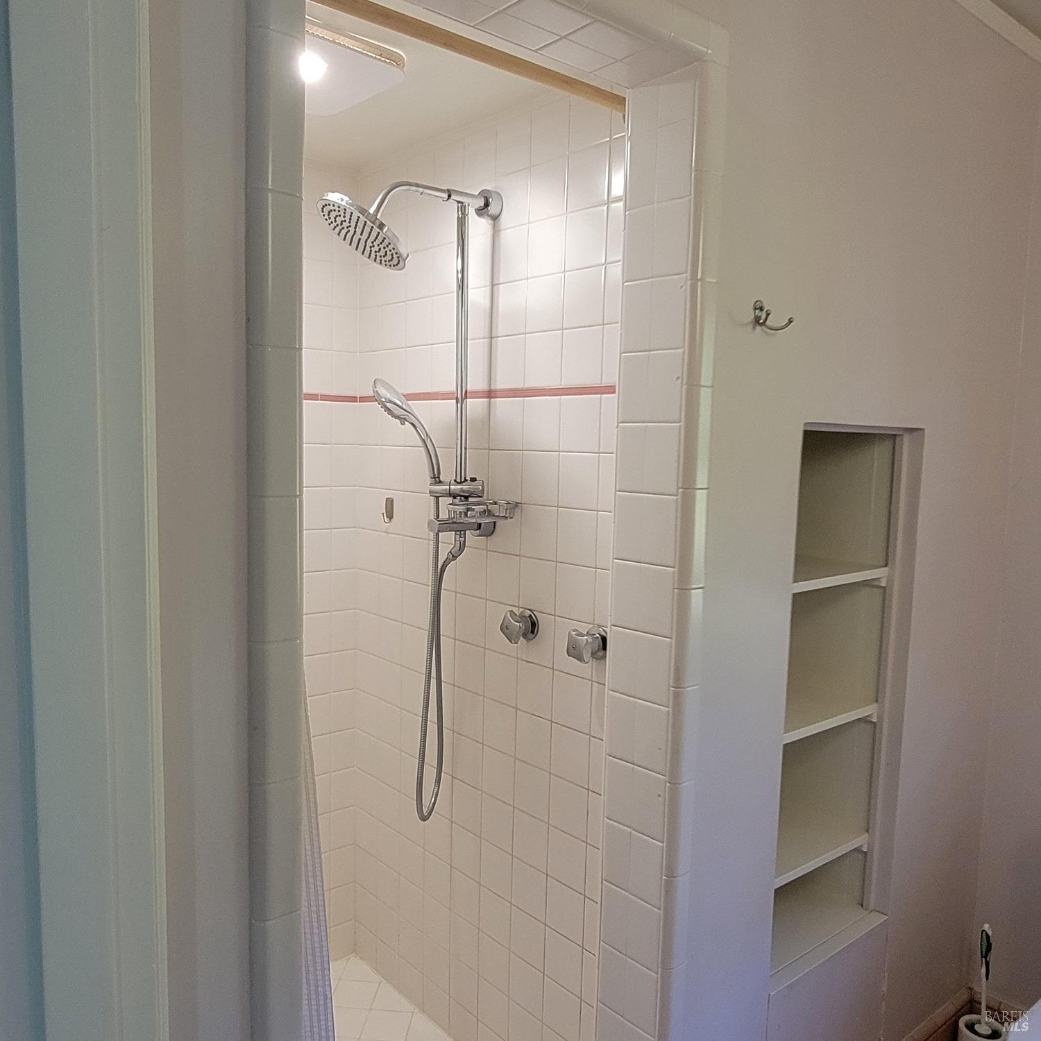 Detail Gallery Image 33 of 40 For 20 Vista Dr, Kentfield,  CA 94904 - 4 Beds | 1/1 Baths