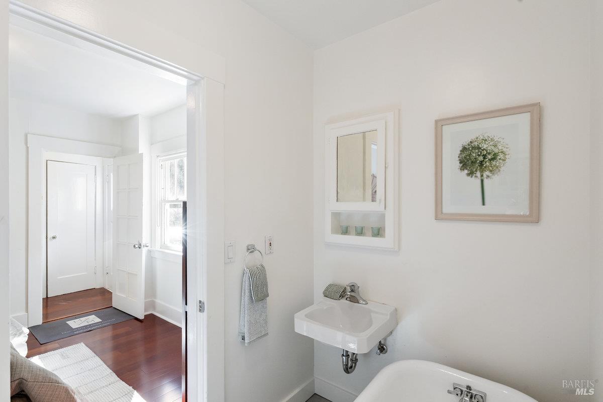 Detail Gallery Image 26 of 31 For 338 Paloma Ave, San Rafael,  CA 94901 - 4 Beds | 2/1 Baths