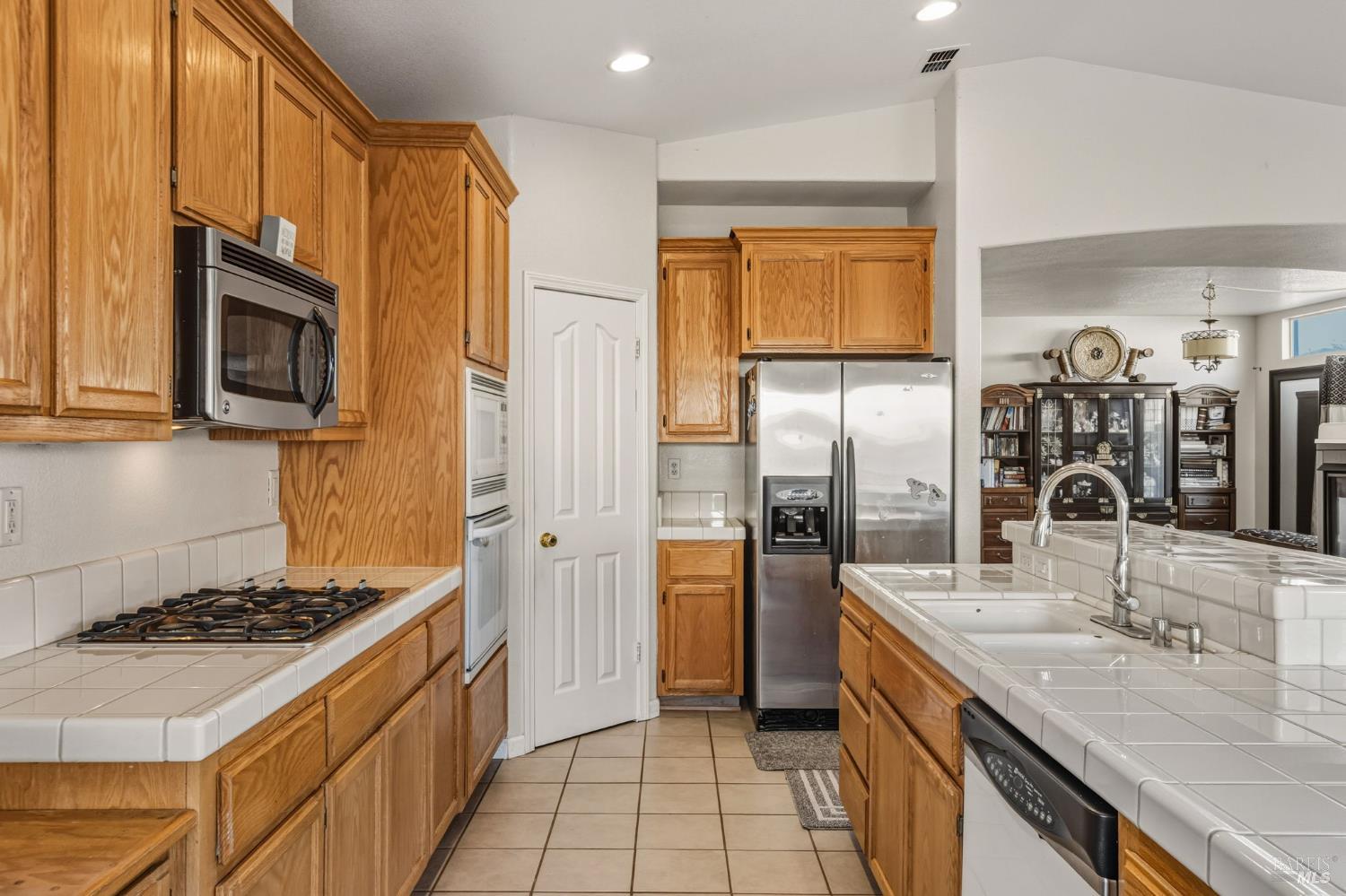 Detail Gallery Image 18 of 52 For 6996 Mortara Ct, Vallejo,  CA 94591 - 4 Beds | 3 Baths