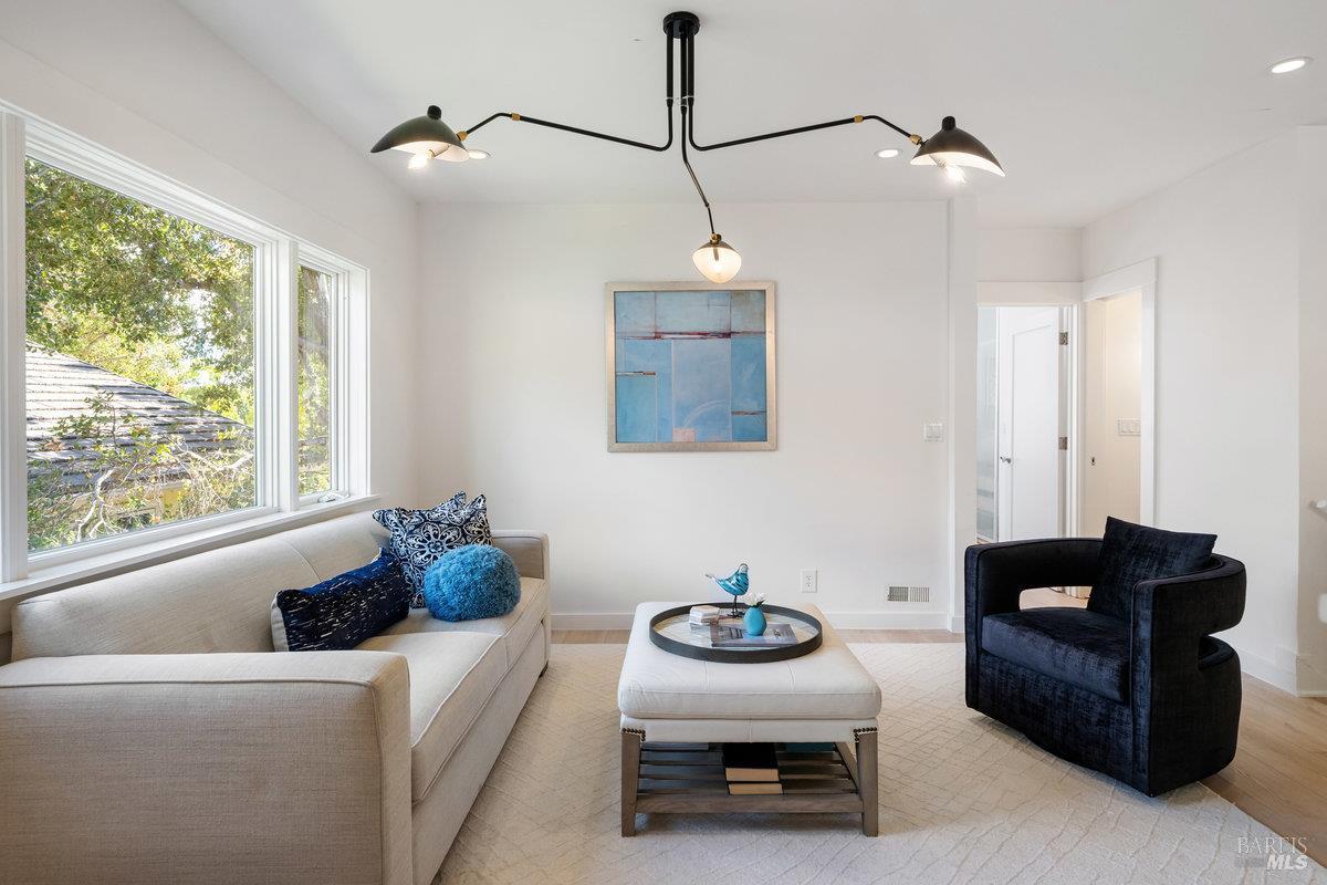 Detail Gallery Image 9 of 31 For 338 Paloma Ave, San Rafael,  CA 94901 - 4 Beds | 2/1 Baths