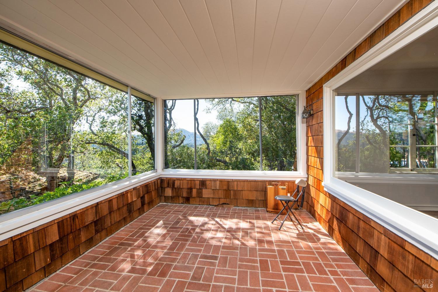 Detail Gallery Image 16 of 40 For 20 Vista Dr, Kentfield,  CA 94904 - 4 Beds | 1/1 Baths