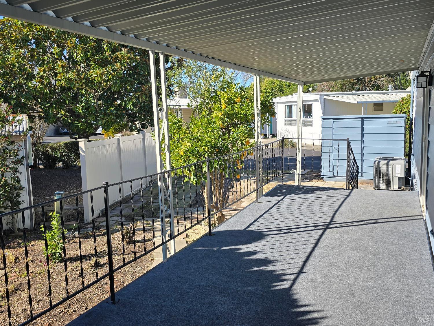 Detail Gallery Image 2 of 26 For 468 Colonial Park Dr, Santa Rosa,  CA 95403 - 2 Beds | 2 Baths