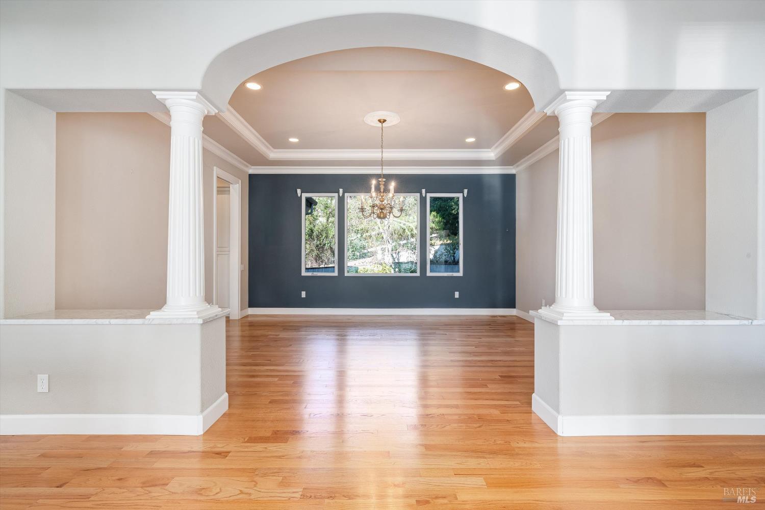 Detail Gallery Image 10 of 48 For 3557 Golf View Ter, Santa Rosa,  CA 95405 - 4 Beds | 3/1 Baths