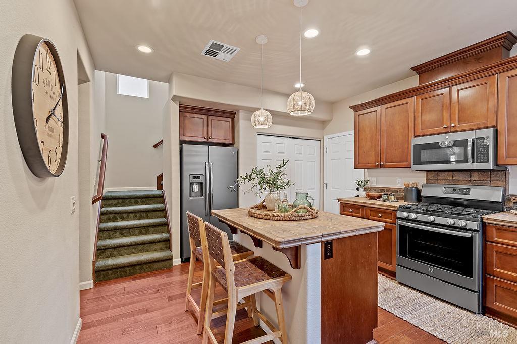 Detail Gallery Image 12 of 37 For 2148 Nectarine Dr, Santa Rosa,  CA 95404 - 3 Beds | 3 Baths