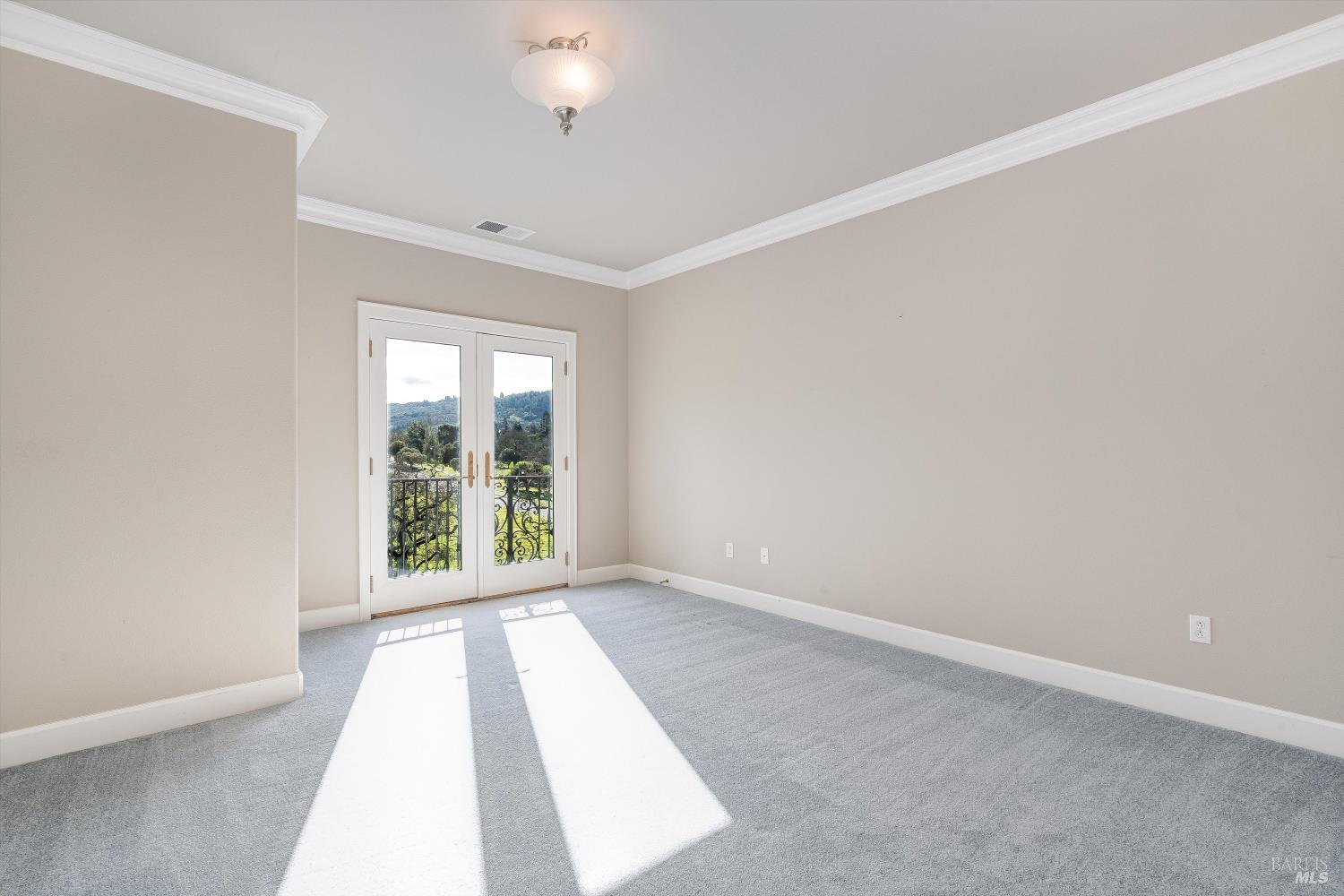 Detail Gallery Image 37 of 48 For 3557 Golf View Ter, Santa Rosa,  CA 95405 - 4 Beds | 3/1 Baths