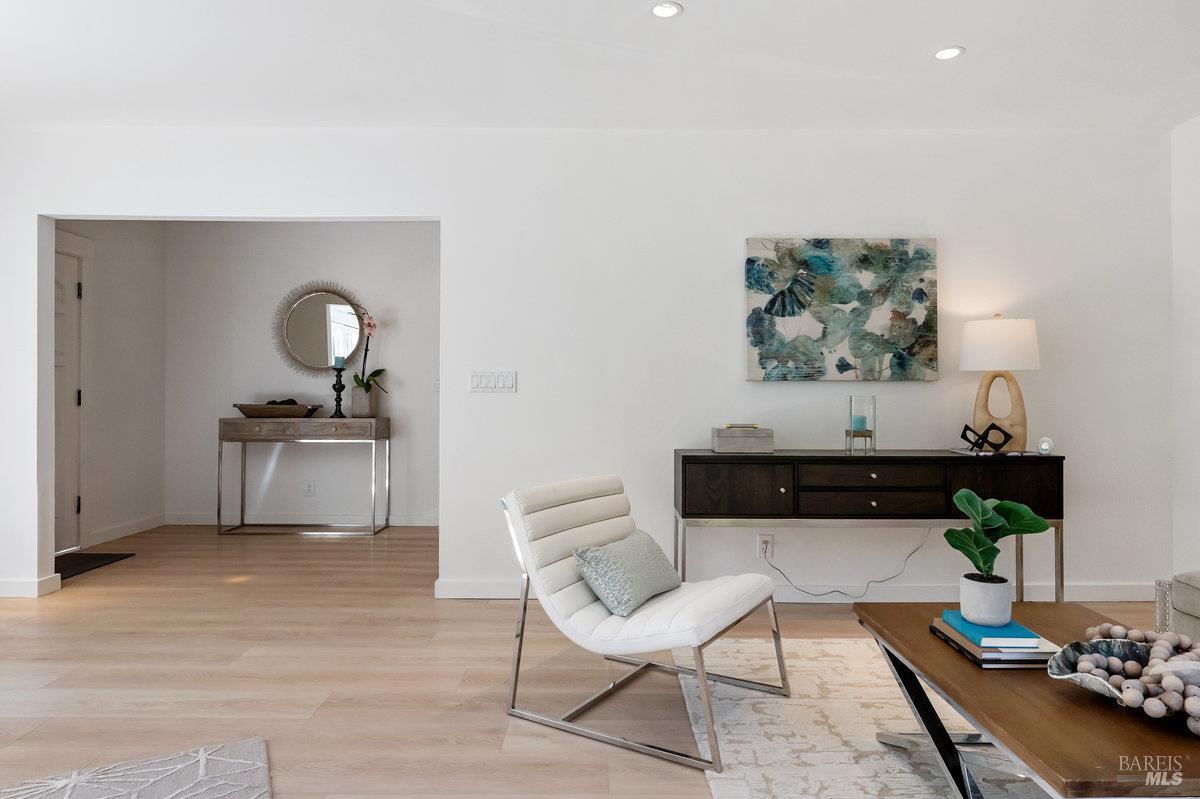 Detail Gallery Image 6 of 31 For 338 Paloma Ave, San Rafael,  CA 94901 - 4 Beds | 2/1 Baths