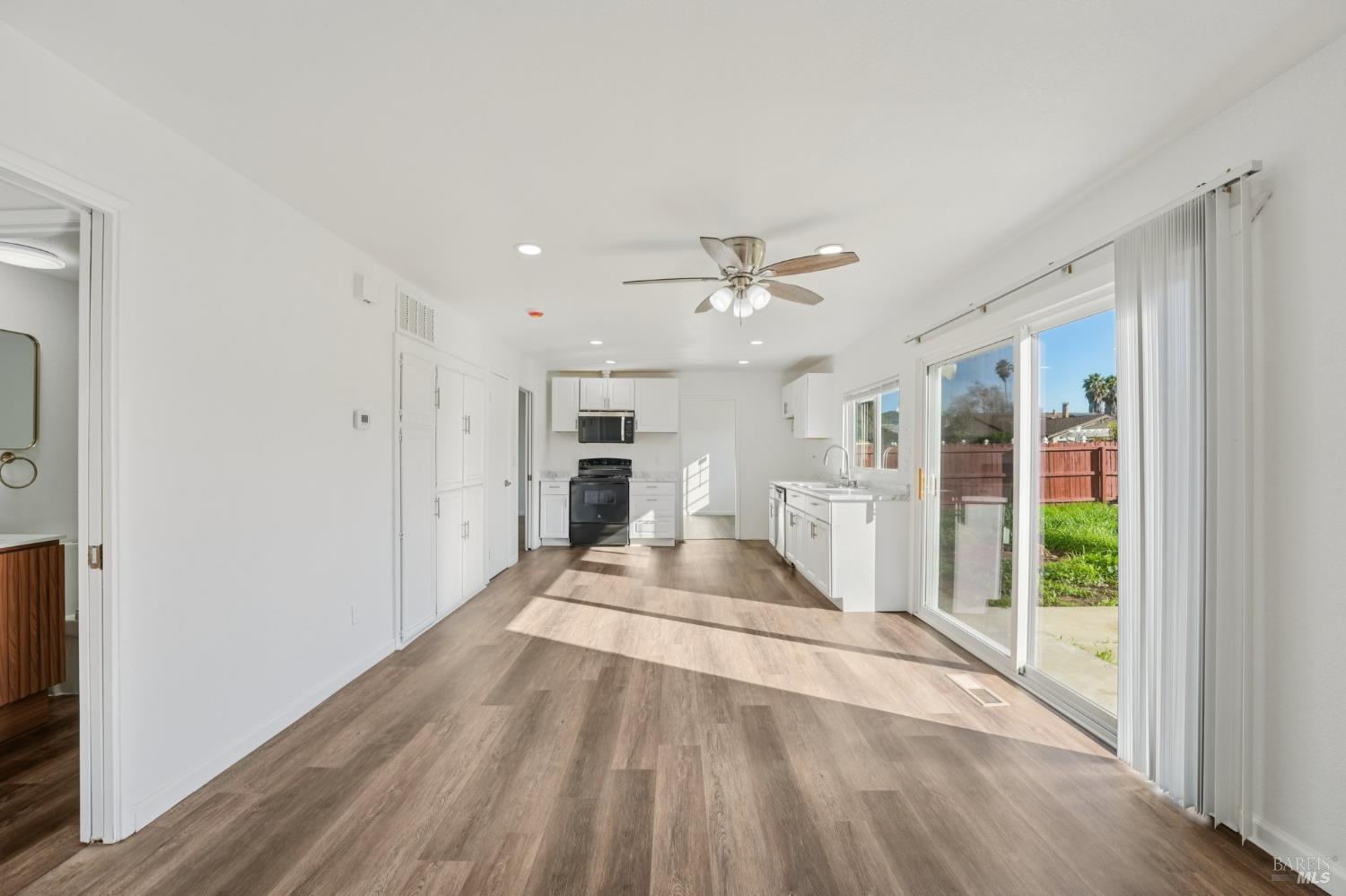 Detail Gallery Image 10 of 32 For 1109 Waxwing Dr, Suisun City,  CA 94585 - 4 Beds | 2/1 Baths