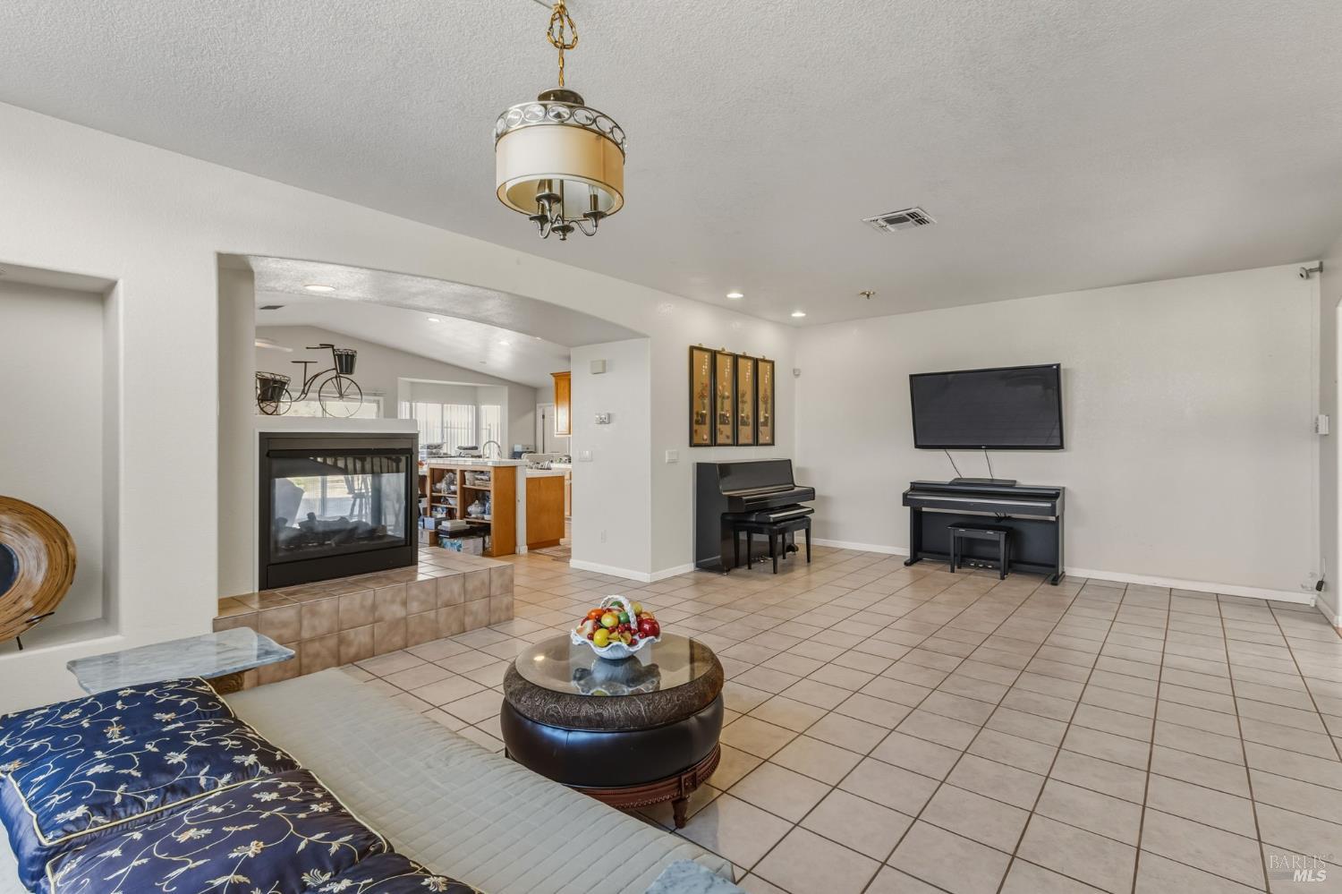 Detail Gallery Image 11 of 52 For 6996 Mortara Ct, Vallejo,  CA 94591 - 4 Beds | 3 Baths