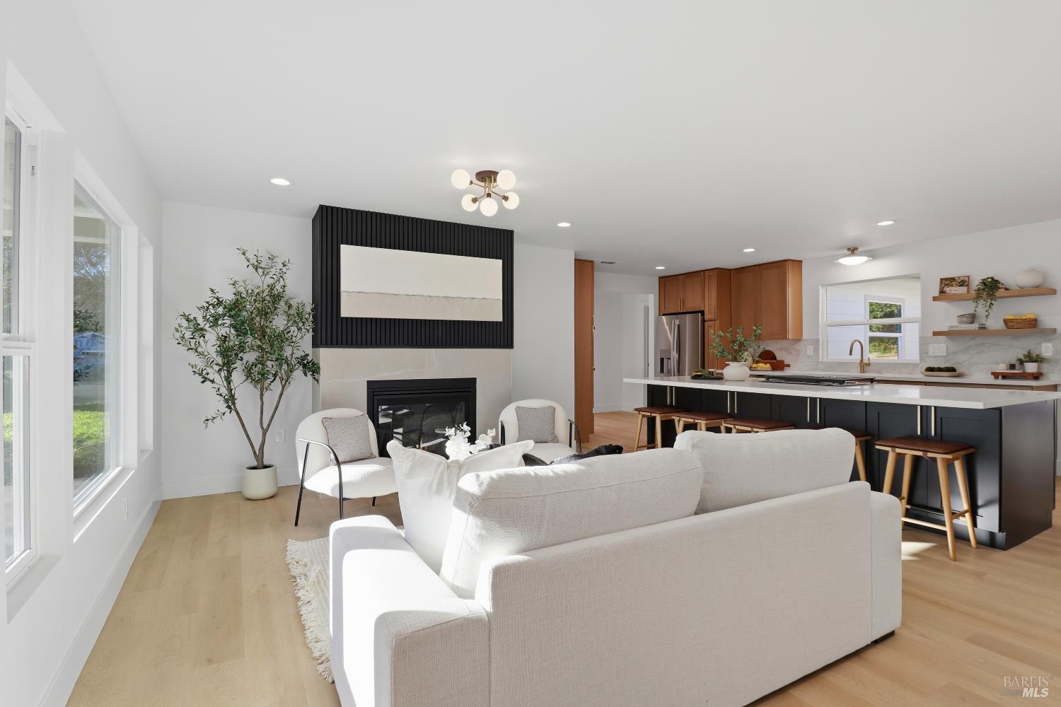 Detail Gallery Image 3 of 41 For 791 Storybook Ct, Novato,  CA 94947 - 3 Beds | 2/1 Baths