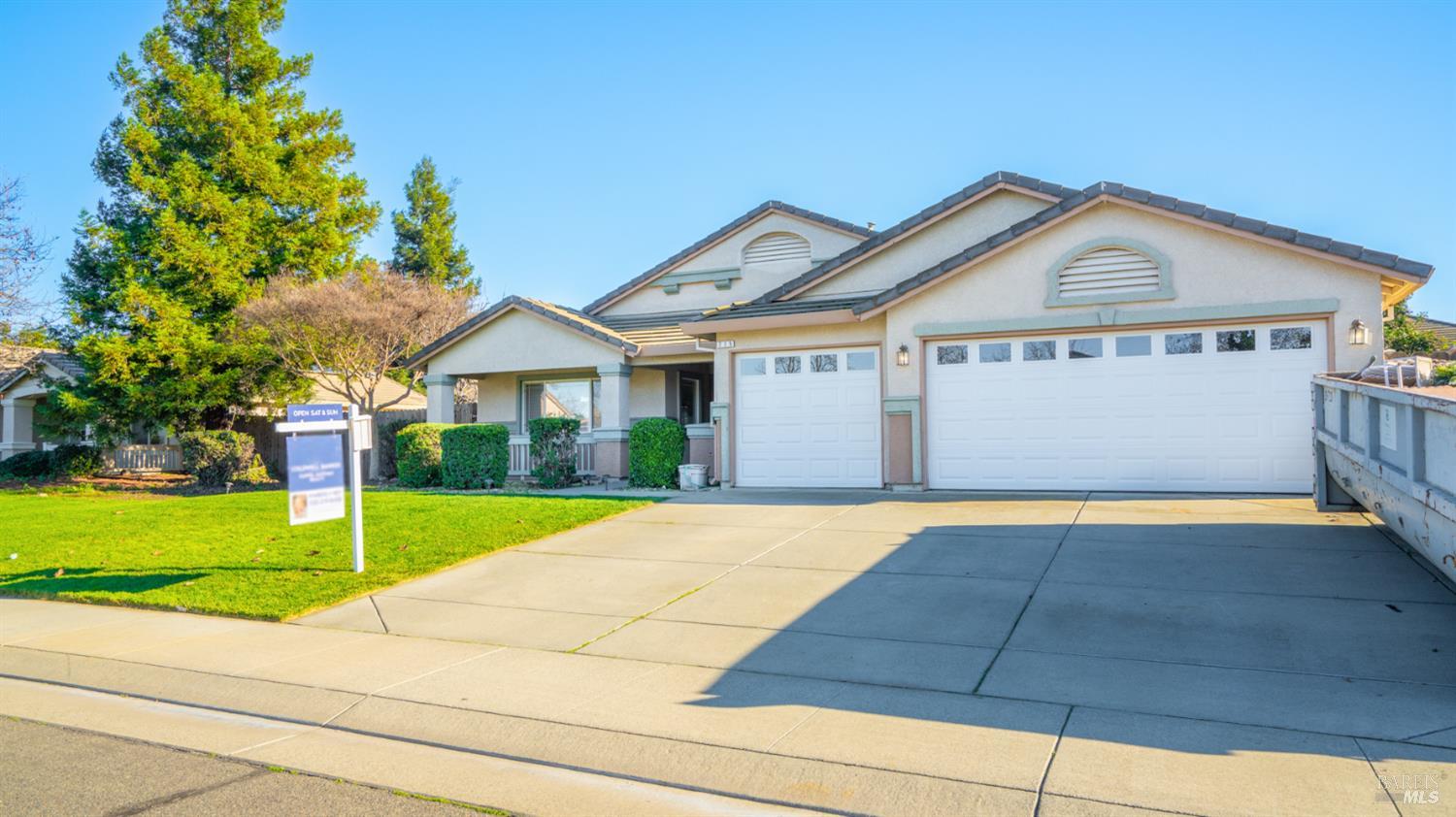 Detail Gallery Image 5 of 49 For 715 Wiegand Way, Dixon,  CA 95620 - 4 Beds | 2 Baths