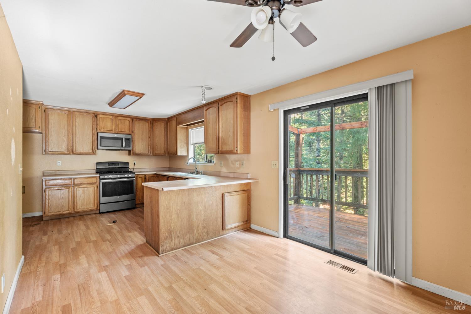 Detail Gallery Image 2 of 12 For 25237 Bluejay Ln, Willits,  CA 95490 - 3 Beds | 2/1 Baths