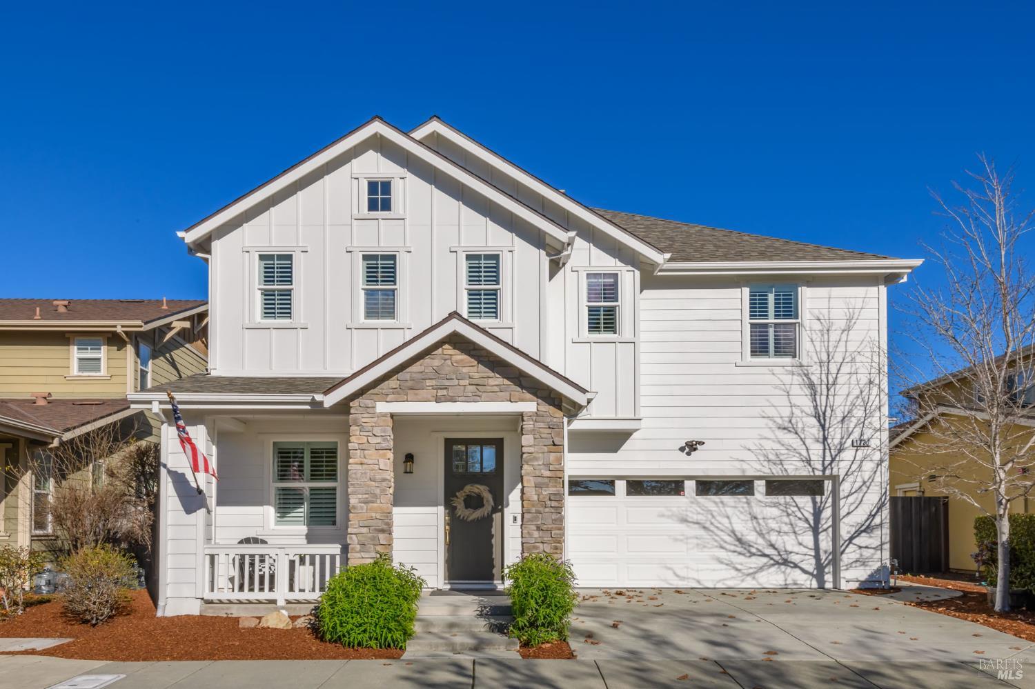 Detail Gallery Image 2 of 46 For 1727 Chinar Dr, Petaluma,  CA 94954 - 4 Beds | 2/1 Baths