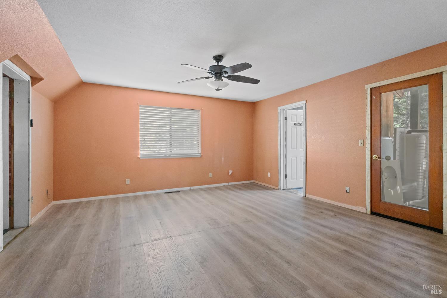 Detail Gallery Image 6 of 12 For 25237 Bluejay Ln, Willits,  CA 95490 - 3 Beds | 2/1 Baths