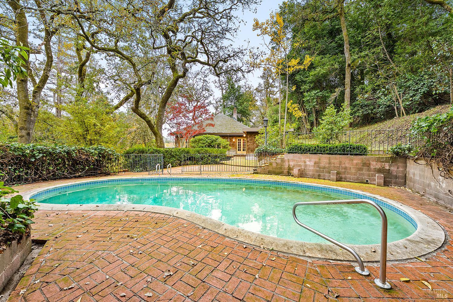 Detail Gallery Image 14 of 55 For 101 Laurel Grove Ave, Kentfield,  CA 94904 - 3 Beds | 2/1 Baths