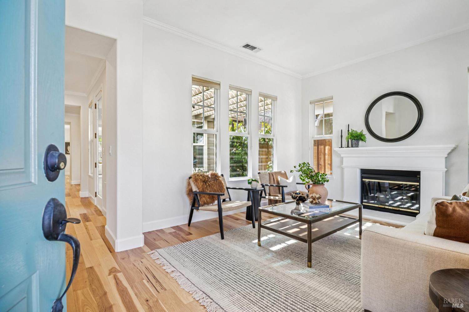 Detail Gallery Image 3 of 38 For 71 Oak Grove Dr, Novato,  CA 94949 - 4 Beds | 3/1 Baths