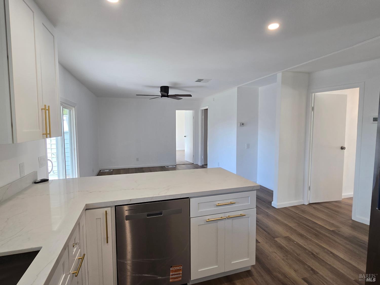 Detail Gallery Image 8 of 26 For 468 Colonial Park Dr, Santa Rosa,  CA 95403 - 2 Beds | 2 Baths