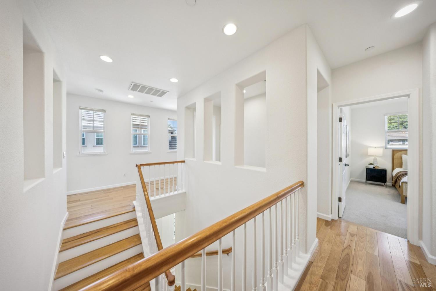 Detail Gallery Image 32 of 38 For 71 Oak Grove Dr, Novato,  CA 94949 - 4 Beds | 3/1 Baths