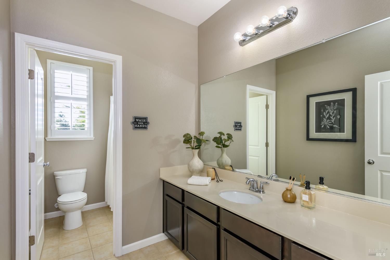 Detail Gallery Image 35 of 46 For 1727 Chinar Dr, Petaluma,  CA 94954 - 4 Beds | 2/1 Baths