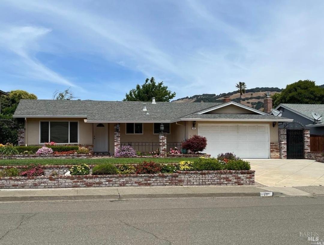 Detail Gallery Image 2 of 15 For 19 San Miguel Way, Novato,  CA 94945 - 3 Beds | 2 Baths