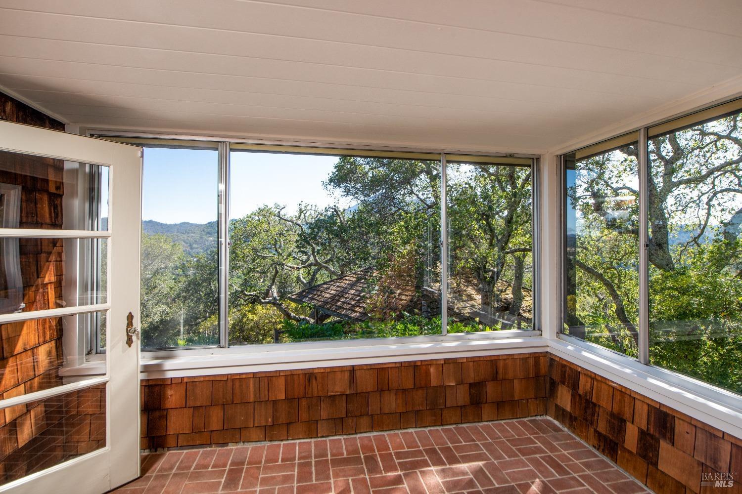Detail Gallery Image 17 of 40 For 20 Vista Dr, Kentfield,  CA 94904 - 4 Beds | 1/1 Baths