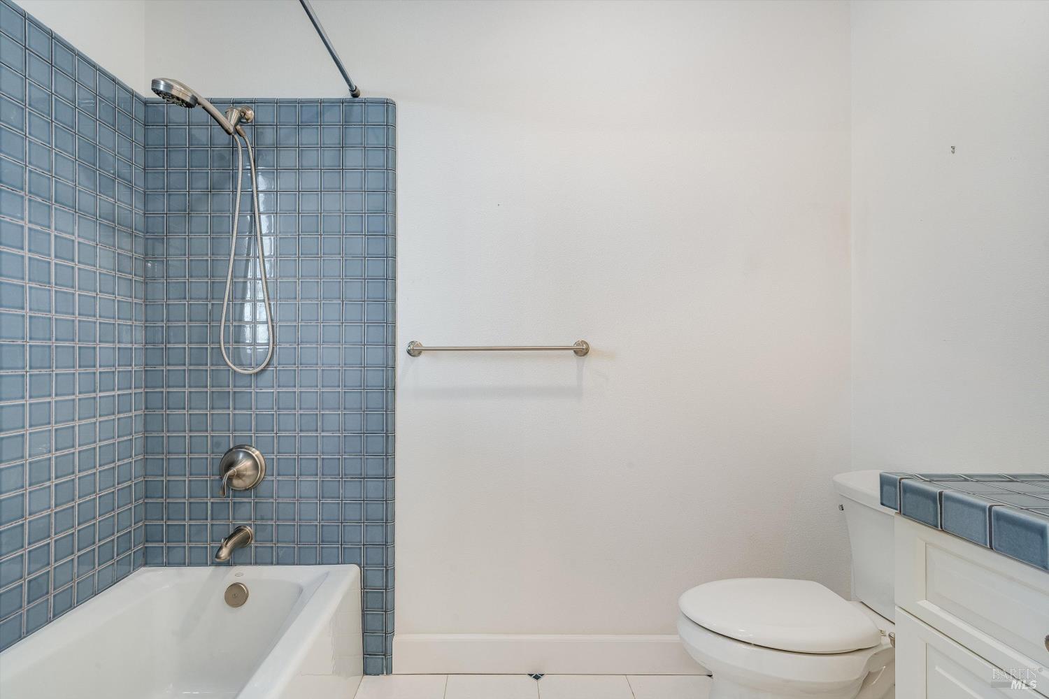 Detail Gallery Image 34 of 48 For 3557 Golf View Ter, Santa Rosa,  CA 95405 - 4 Beds | 3/1 Baths